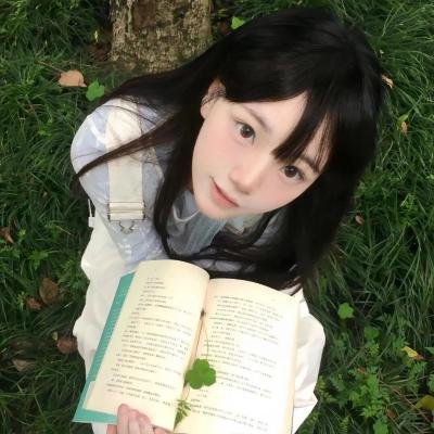 穿黄靴子的女孩